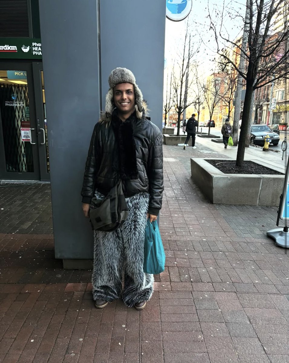 HanomanMarc's tweet photo. Toronto winter uniform #layered https://t.co/vE5Pqe2WyI