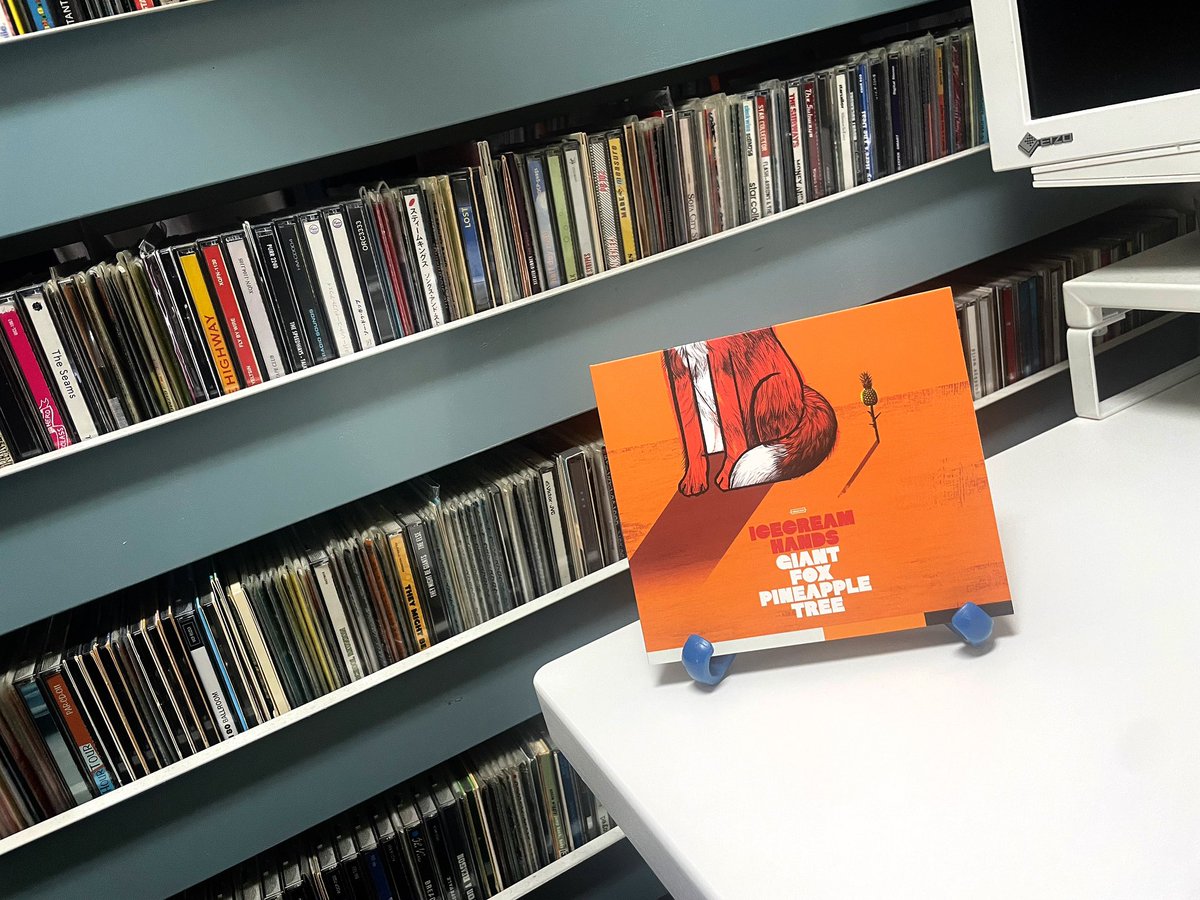 pleasegotme's tweet image. 片付けBGMは Icecream Hands。
新譜『Giant Fox Pineapple Tree』は Spotify にないので、『2025_PowerPop』には入れられず。CD聴く

サブスクはひとまず横に置いておくとして、僕は iTunes（.m4a）もCDと同じステレオ環境で聴いていて十分満足だけど、CD直接再生はやっぱ音の密度濃くて立体感あるね！