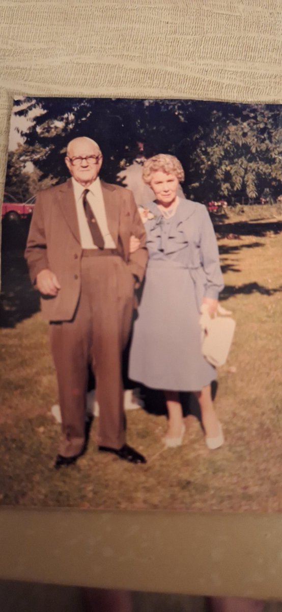 saltcoats8's tweet photo. @mayemusk @LauraHa00527137 Happy times when my grands were alive. I haven't visited since covid. https://t.co/7k6kDoT40Z