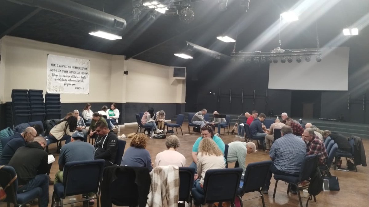 rdanielwhite's tweet image. Awesome time of prayer tonight! Believers from different denominations, gathered in Jesus name, worshipping God in corporate prayer.
#SouthwestPrayerSummit
@StrategicRenewl