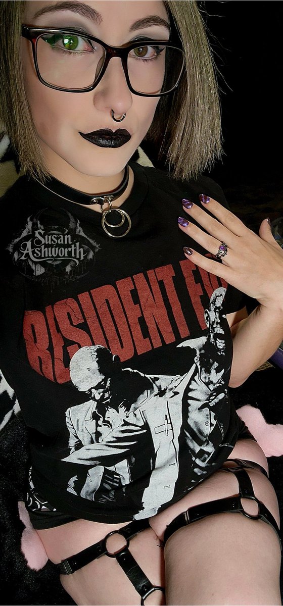 Facebook Friends this post is for you!!
FB shut my account down. I did make another one but its pretty private rn till further notice. If you'd like to gain early access to the new FB account and have messenger, hmu on here or check out my Discord! 🫀💋☣️