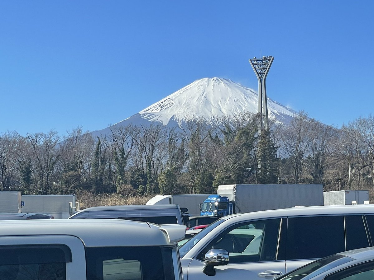 peidayoo's tweet photo. 富士山近い https://t.co/4JACwhNsb9