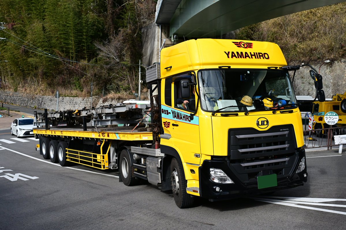 1.3号車の車体に続き、台枠部分も工場に向けて陸送を行いました