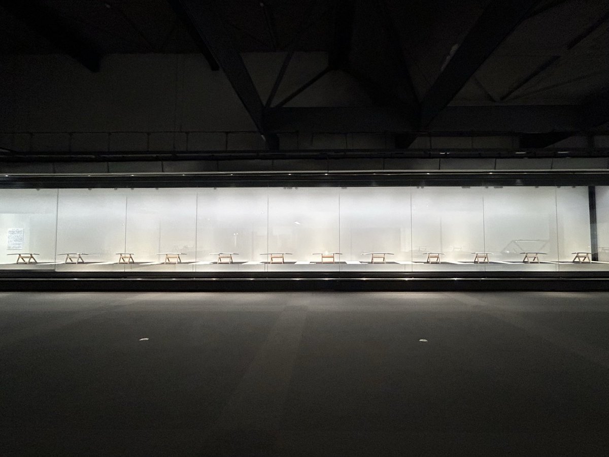 saga_hakubi's tweet photo. コレクション展『肥前刀の技と美』閉会まであと3日間です。

二代忠広の作刀を一度に展示することは、し��らくないかもしれません、、
どの刀もよく鍛えられた地をしており、肥前刀らしい刀剣です。

ぜひこの機会に一度、二代忠広の刀を見に来てください！

 #佐賀県立博物館
 #肥前刀の技と美 https://t.co/h2RDF7fhy1