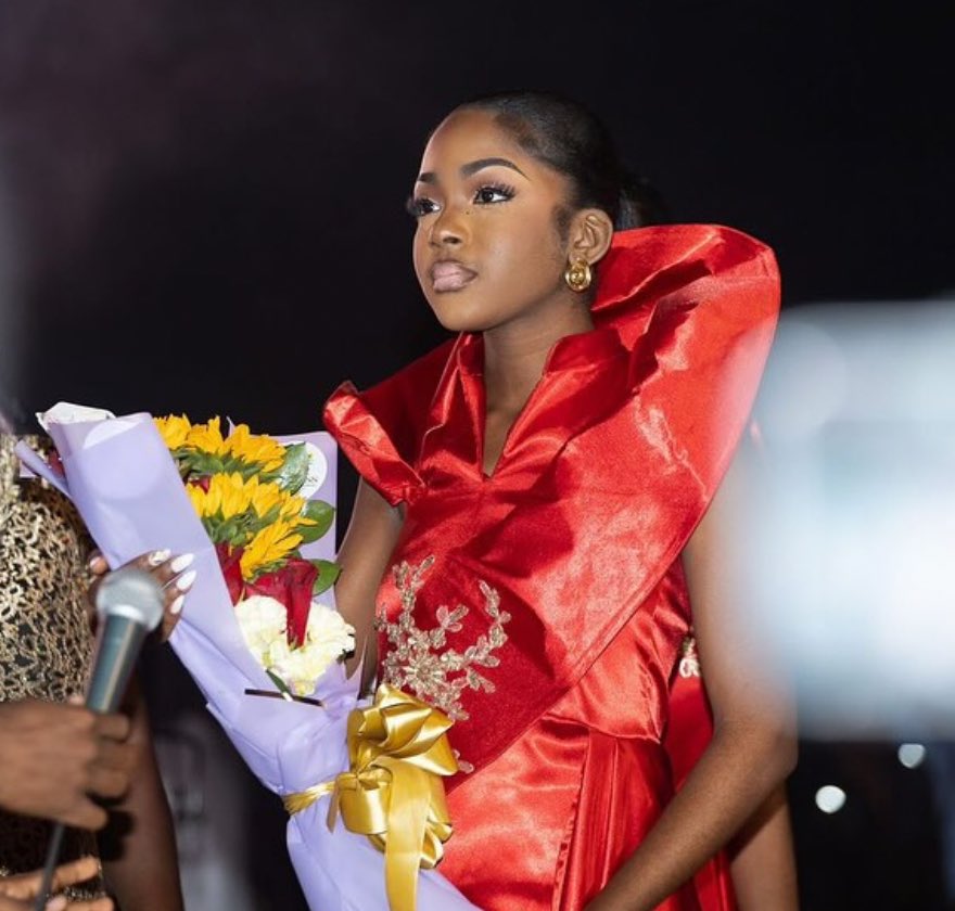 I have been reading somuch hate on my timeline since last night … This young girl is impacting in her own way at such a young age and I believe that it’s just right that her hard work pays off ❤️ KONTINYE POUSE BOURIK OU CHERI se ak LAJ OU M TE KÒMANSE TOU ! PA GEN KANPE @ariana