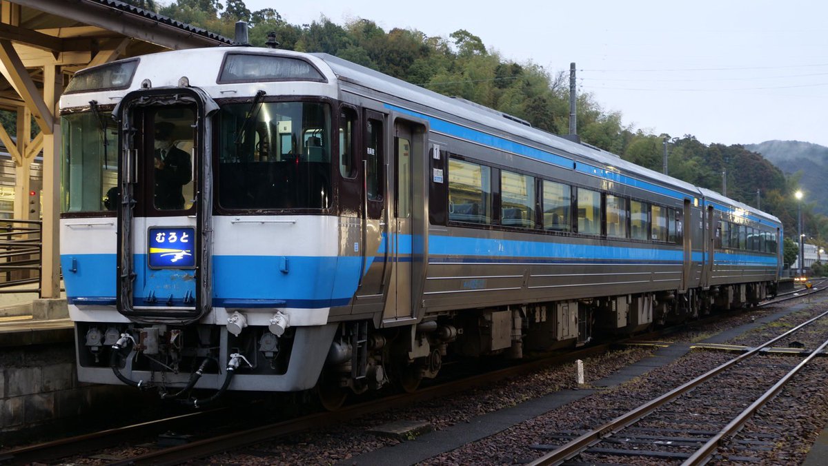 JR四国からJR九州へ譲渡された、キハ185系の2両（キハ185-1016・1017 