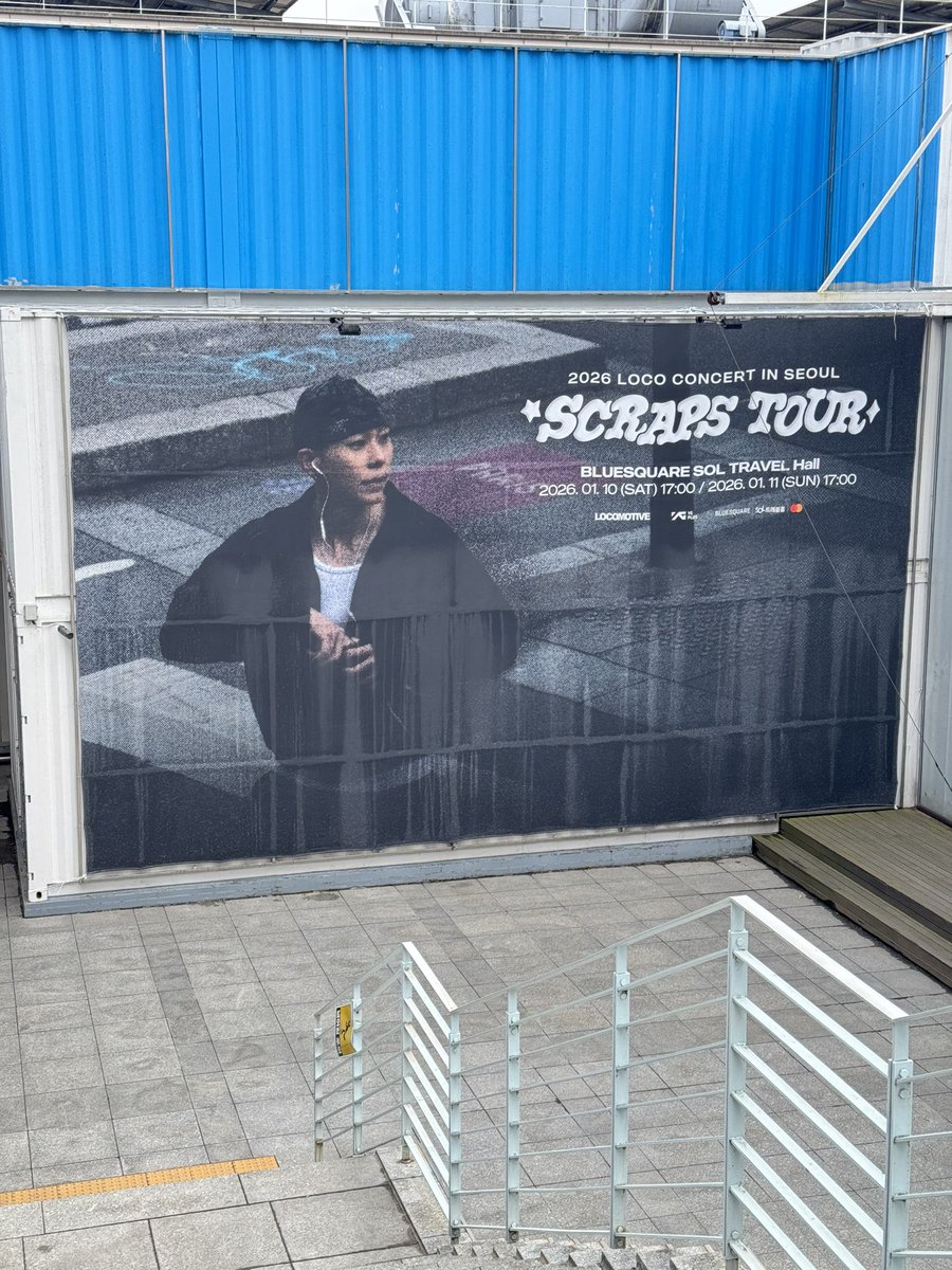 porri_486's tweet photo. LOCO DAY :) 🤍🩵❄️✨☃️
@satgotloco
#LOco #로꼬
#SCRAPSTOUR
#LocoConcertinSEOUL https://t.co/knBJFZaWjJ
