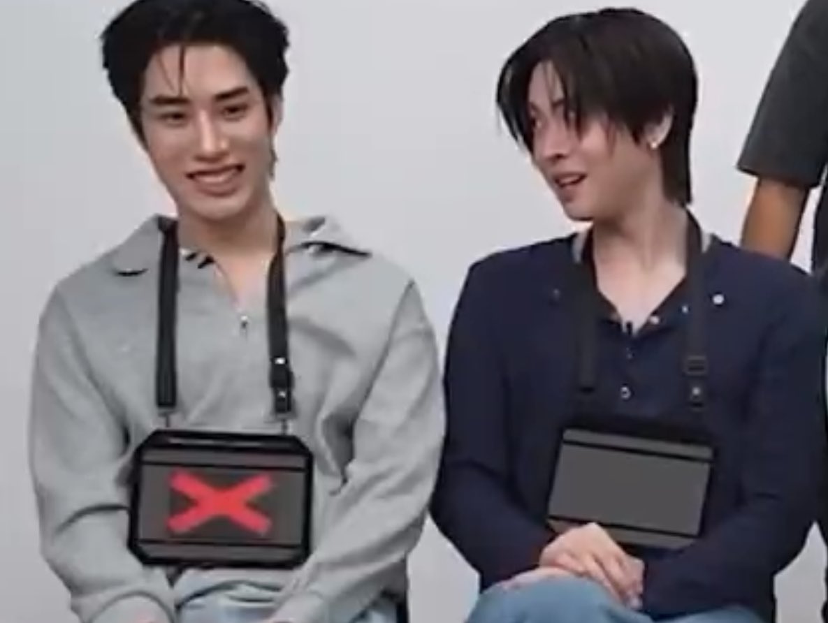 jigsawjaa's tweet image. จังหวะให้ยกมือชาเลนส์ชีเหลือบมองพี่เติ้ลว่าจะยกให้ชีมั้ย 552552555525555525525255555 พี่เติ้ลไม่ยกมือให้ละดูชีทำหน้า พี่รีบแตะตัวเลยนะ เดี๋ยวชีงอน

#คำต้องเชื่อมXเติ้ลเฟิร์สวัน
#เติ้ลเฟิร์สวัน #TleFirstone