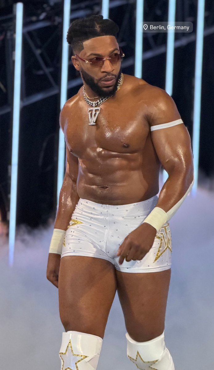 IAM__KJ's tweet image. Lash just don’t know how lucky she is