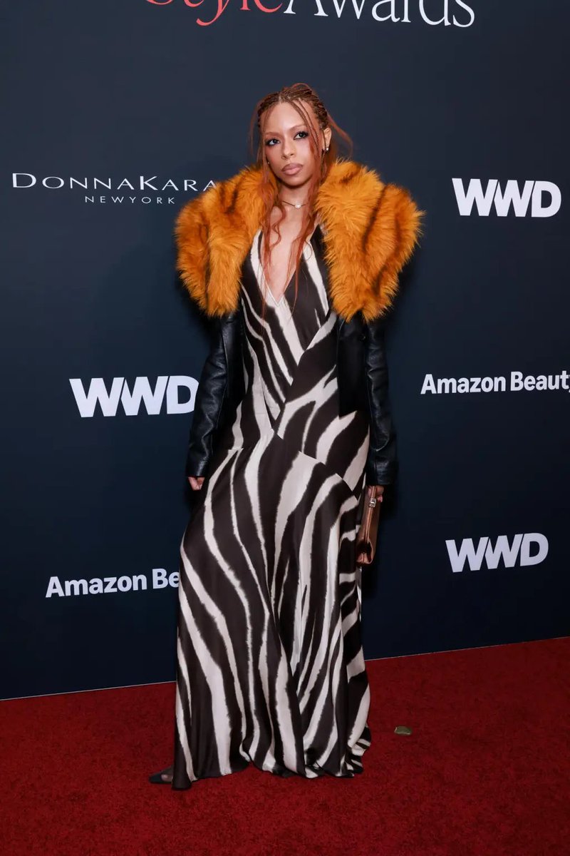 itsbleekerxox's tweet image. Ravyn Lenae in Nina Ricci FW25 at the WWD Style Awards