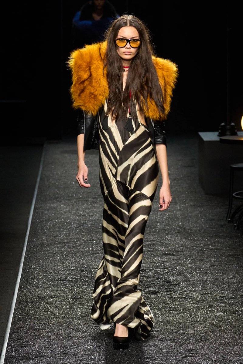 itsbleekerxox's tweet image. Ravyn Lenae in Nina Ricci FW25 at the WWD Style Awards