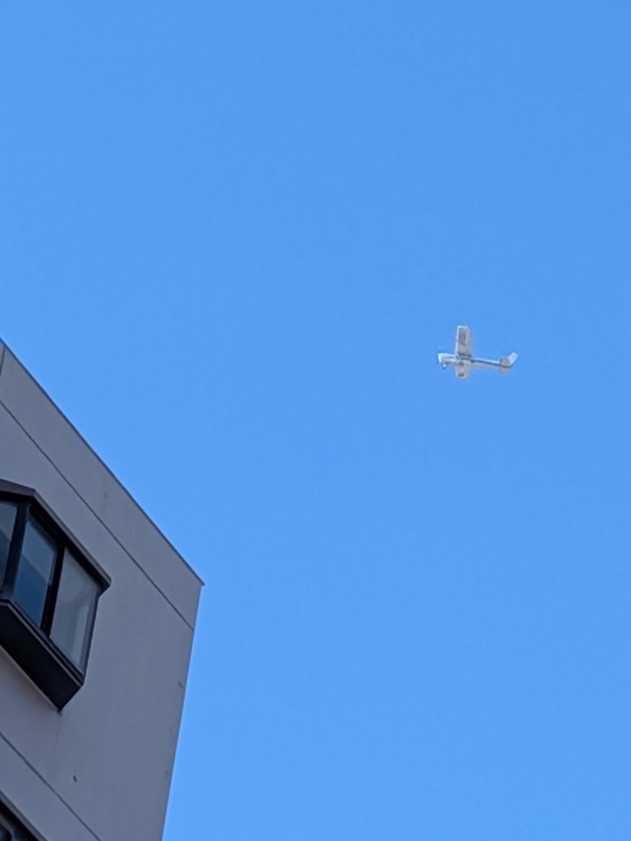 DoiTatsuya's tweet photo. えべっさん、空の街宣。セスナ機で。南海堺駅の上空。

選挙では、車両と船舶の規定はあるけど、空はなかったよね。

政治活動として、空の街宣、ありですね。 https://t.co/ptWAcUF3ah