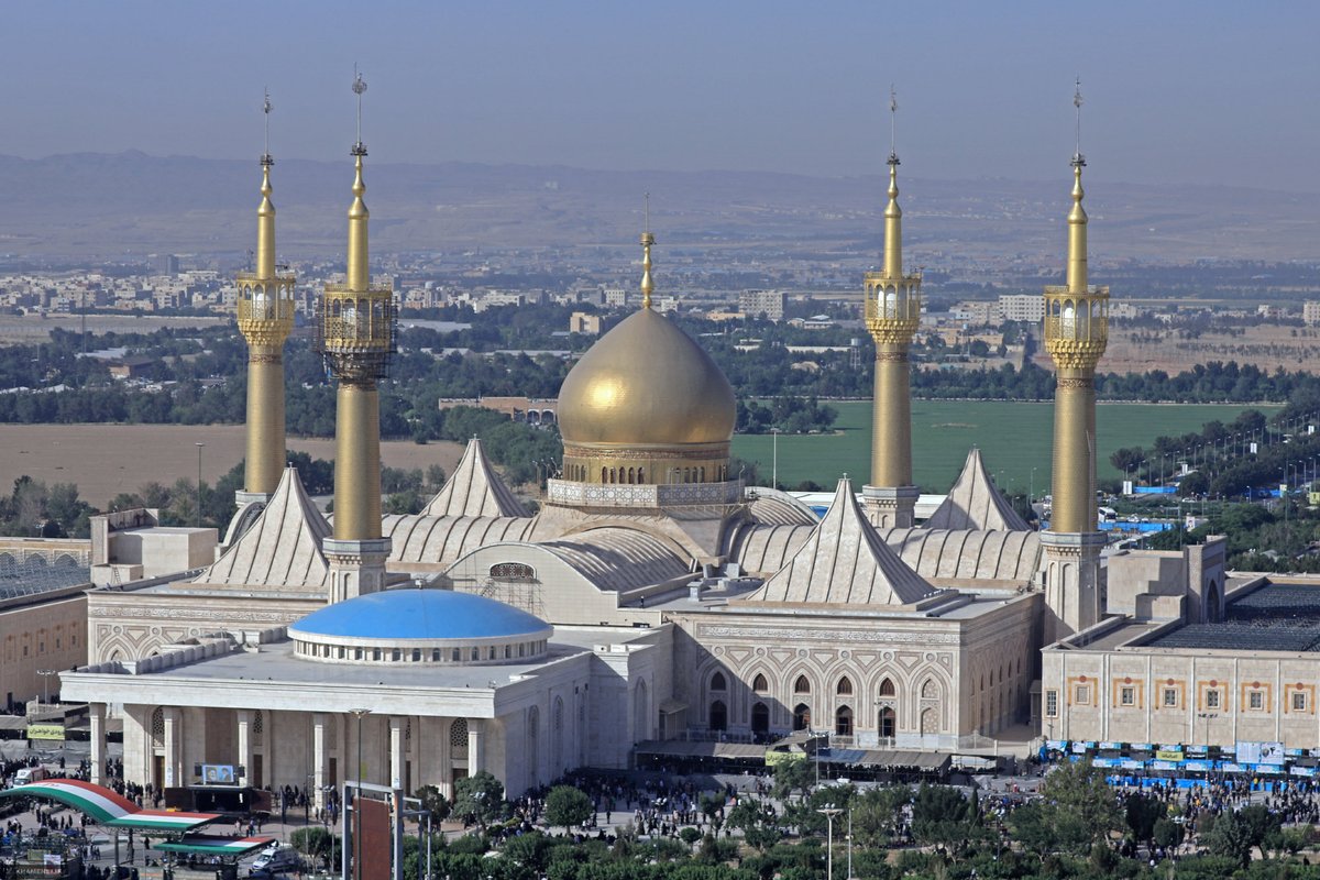 kooshiar's tweet image. President Trump, this is a serious offer.

We offer you this 4900 acres complex in Tehran as a gift.
Free our country, and you can turn it into a hotel &amp;amp; casino.

It is currently a shrine housing the founder of the Islamic Revolution’s tomb. You can do whatever you want with it