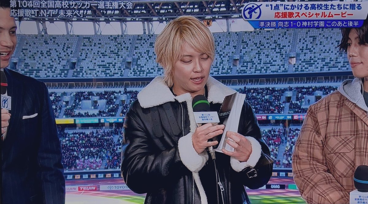 Tego4HONEYYY's tweet photo. サッカーが大好きな手越くんだからこそNEVER ENDのノートに書きとめられたT.N.Tの「未来へ」の歌詞にはまっすぐで深い想いが詰まってる。
勝ちたい気持ちも、悔しさも知っているからこそ、高校生たちへ本物のエールを届けてくれる言葉がたくさん😭

#手越祐也 #全国高校サッカー https://t.co/ivm3h7GRWH