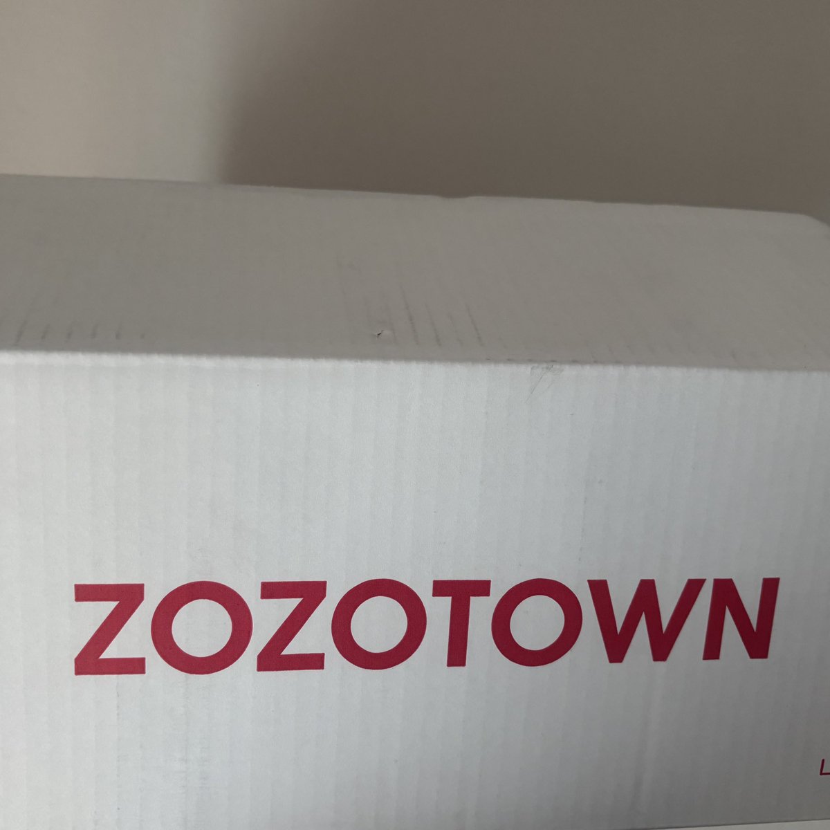a_tk_jam's tweet photo. 同窓会用���ワンピ買ったら初めて白箱来た🤍
#ZOZOSALE箱CP https://t.co/MGTWUPlWRJ