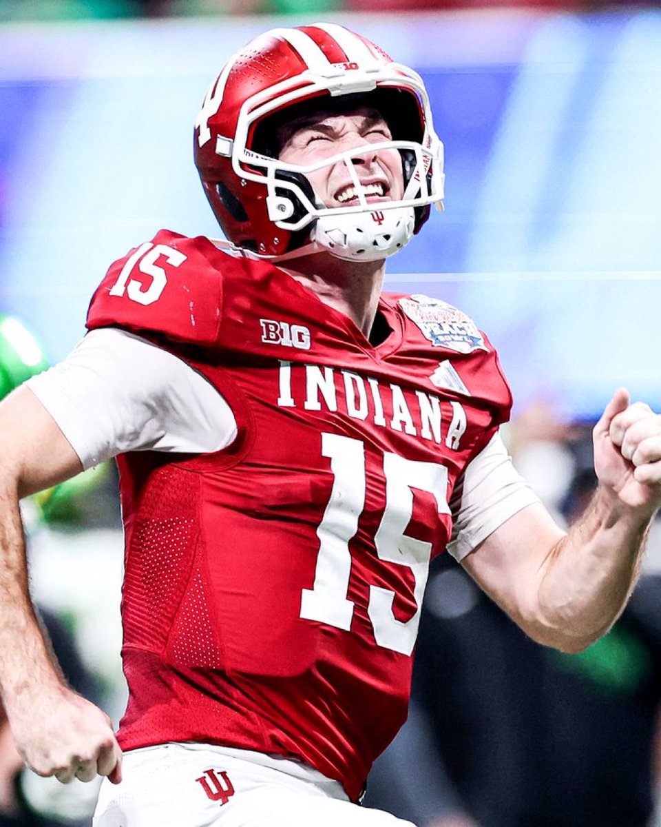 Fernando Mendoza more TDs than incompletions in back to back games. 

Vs. Alabama -14 of 16 196 yards 3 TDs 

Vs. Oregon -17 of 20 270 yards 5 TDs

That’s how you Heisman.