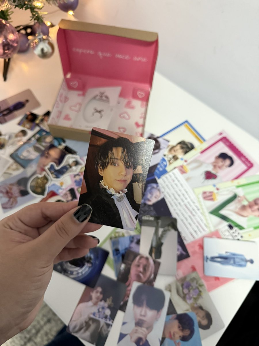 mnigabiii's tweet photo. feedback infinitamente positivo p @jjkwic 🤍 🎀

💌 o melhor que ja recebi, obrigada por tanto, alem de me ajudar a ter fechado o set, pela sua amizade e por tanto amor e carinho perceptivel nessa caixinha, é bom ter você cmg p dividir o amor do nosso utt 🥺🤏🏼 https://t.co/yjLjlJbcZh