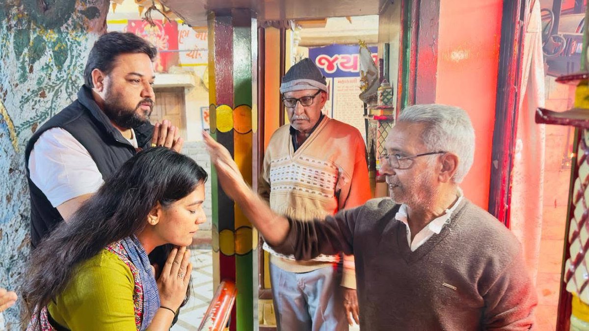 Shine094's tweet photo. had the opportunity to visit the Mahakali Mataji Temple in the Thakkar Bapa constituency of Ahmedabad, where I was accompanied by Tarsem SinghBhinder and @GauriDesaiAAP the district vice-president of the women's wing. We also discussed community service with the temple trustees. https://t.co/o8RBBHAZOH