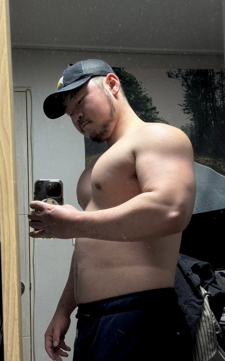 bbangmo2's tweet image. 운동 넘 오랜만이라
상체 돌렸더니 뒤질거같애🫠🫠