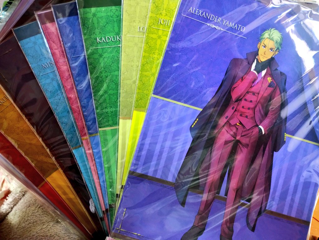 冗談抜きでクリアファイルが300枚ぐらいある レインボークリアファイル