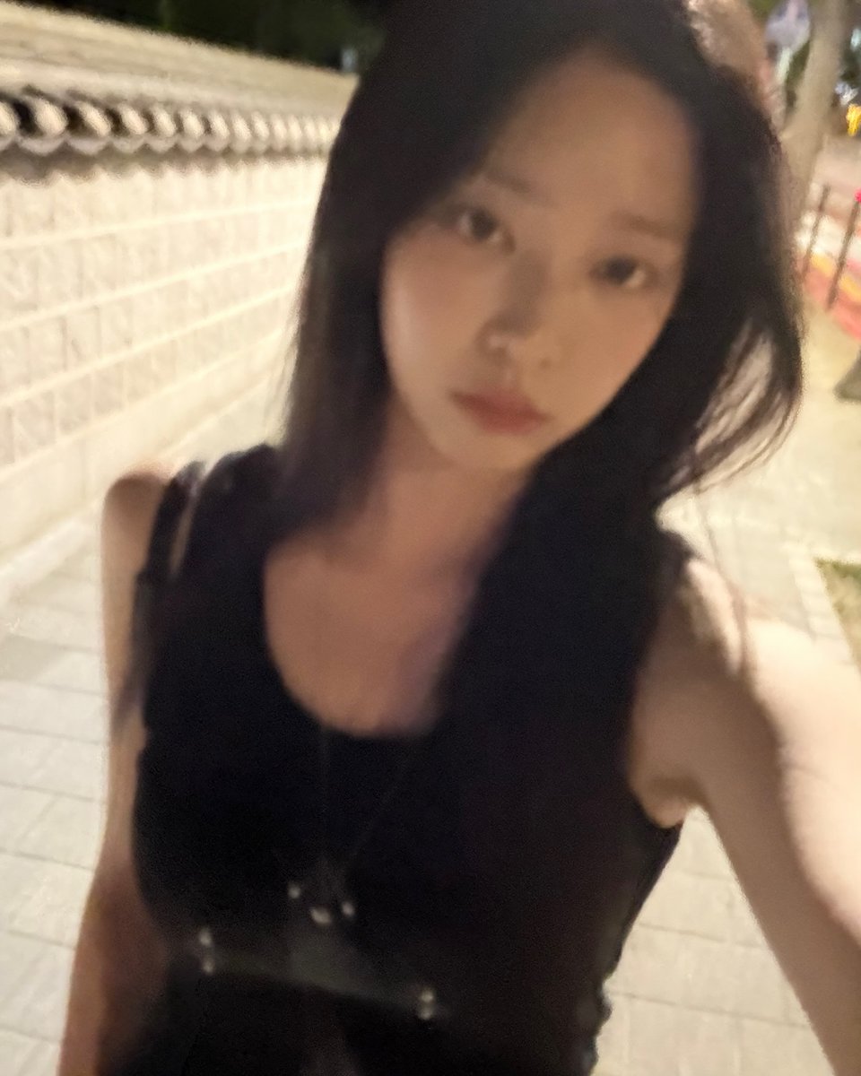 deardandebud's tweet photo. perfect casting cus she really has those wolf-like eyes (well more like a litol fox actually) and she truly has that beauty too https://t.co/Xjyo6PWGDN