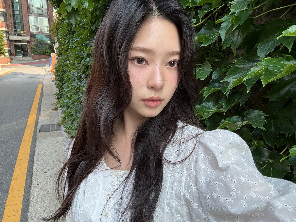 deardandebud's tweet photo. perfect casting cus she really has those wolf-like eyes (well more like a litol fox actually) and she truly has that beauty too https://t.co/Xjyo6PWGDN