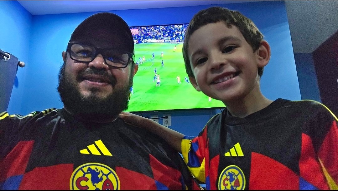 hickbu's tweet photo. #FridayEnTUDN  listos apoyando sienpre a nuestras Águilas https://t.co/2HRsfcq6yN