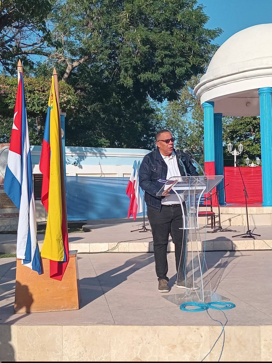 La Patria toda en la tribuna antiimperialista #Guantánamo y con ella la cultura como escudo, la bata blanca como solidaridad, la juventud en la primera trinchera, las leyes como rectora de la legitimidad y el partido como único líder y guía de la obra de la Revolución.