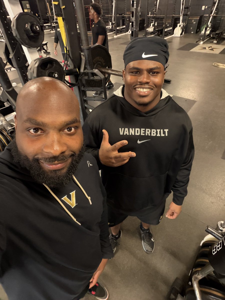 Larry Black Jr. tweet media