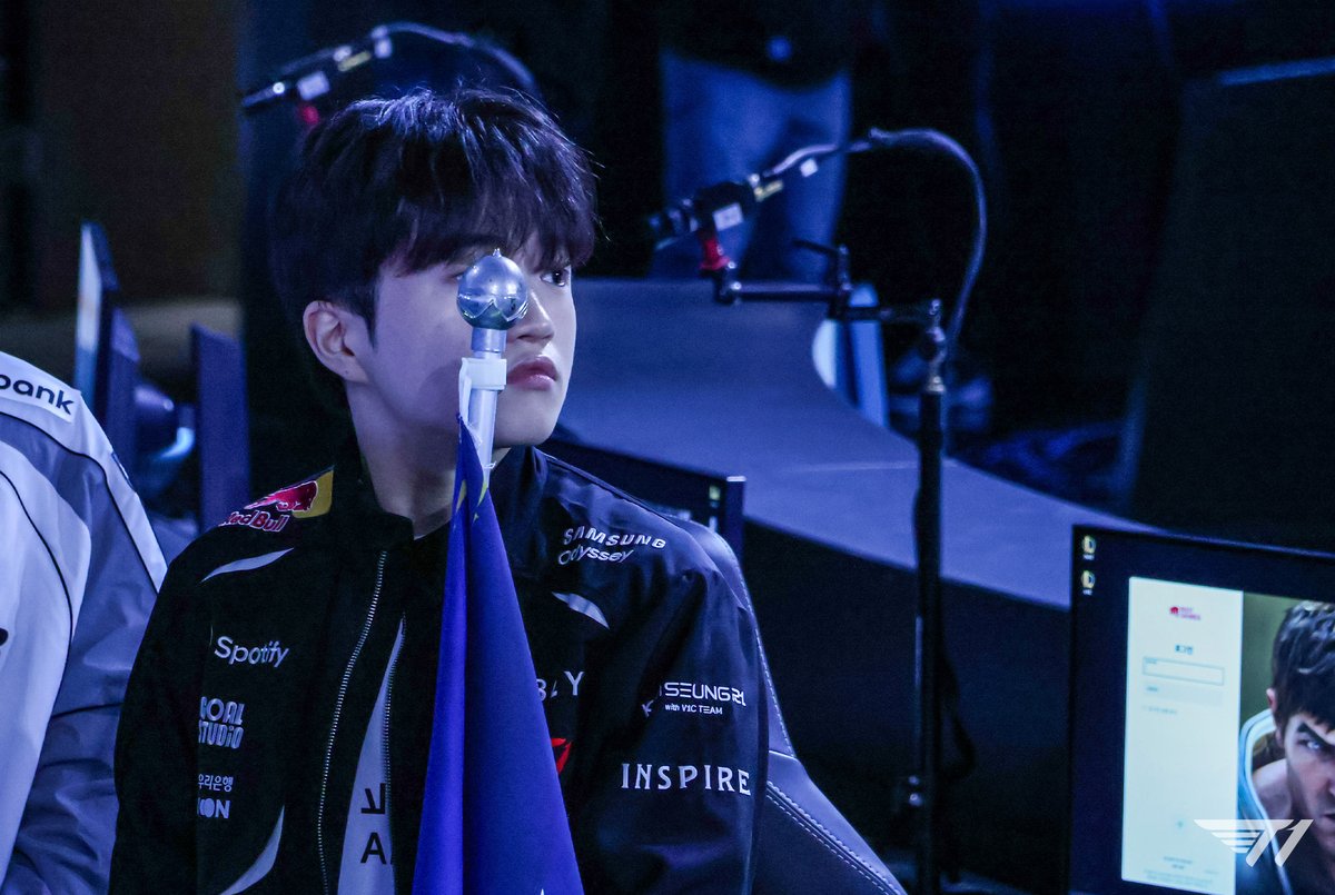 T1LoL's tweet photo. 2026 시즌 오프닝, T1 전원 출석 완료!👍
T1’s full roster at the 2026 Season Opening!👍

#TogetherAs1 https://t.co/IEP3hIasRq
