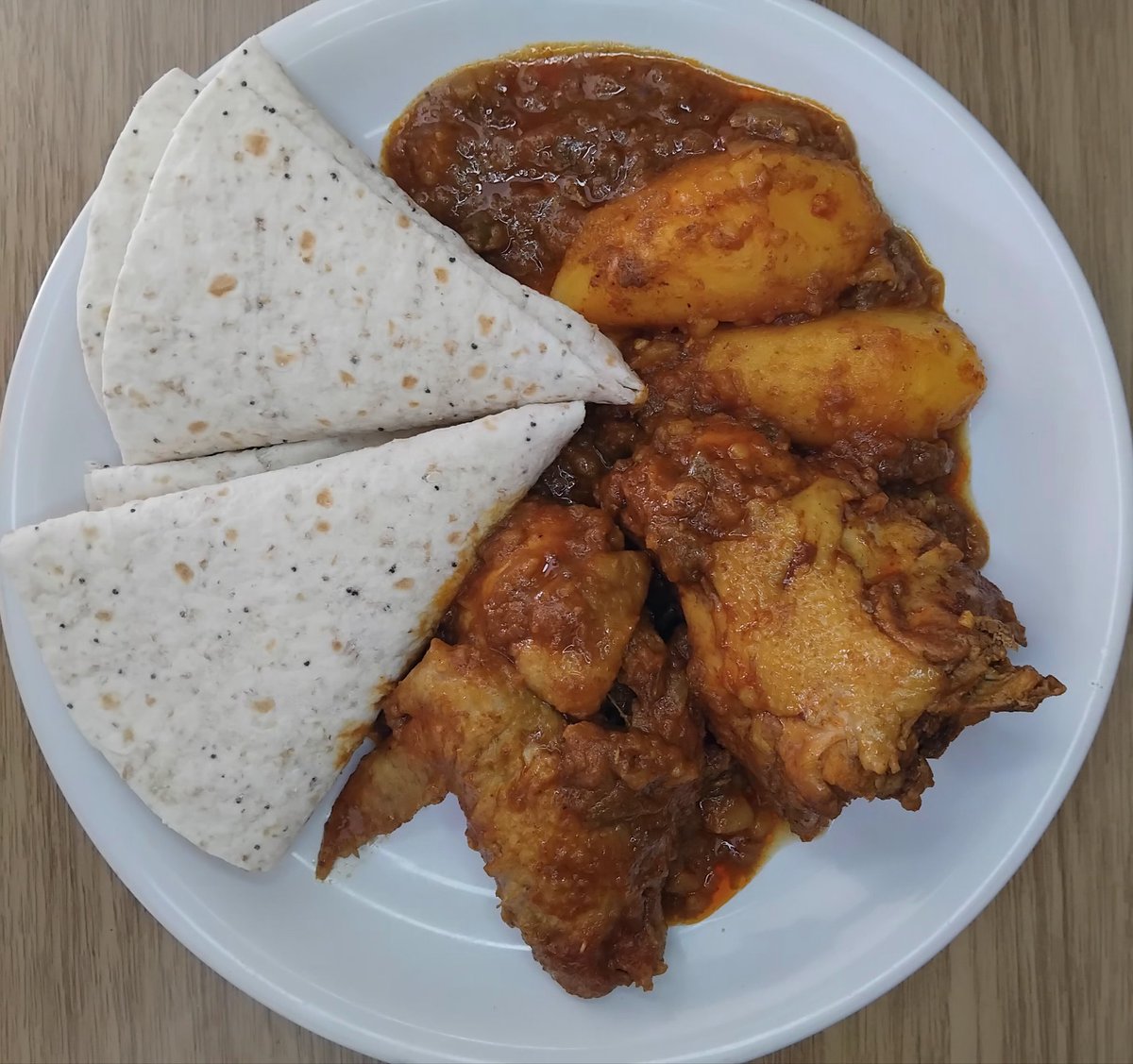 IamMellowLady's tweet photo. Chicken curry and bran wraps https://t.co/Ybr6eiYNhK