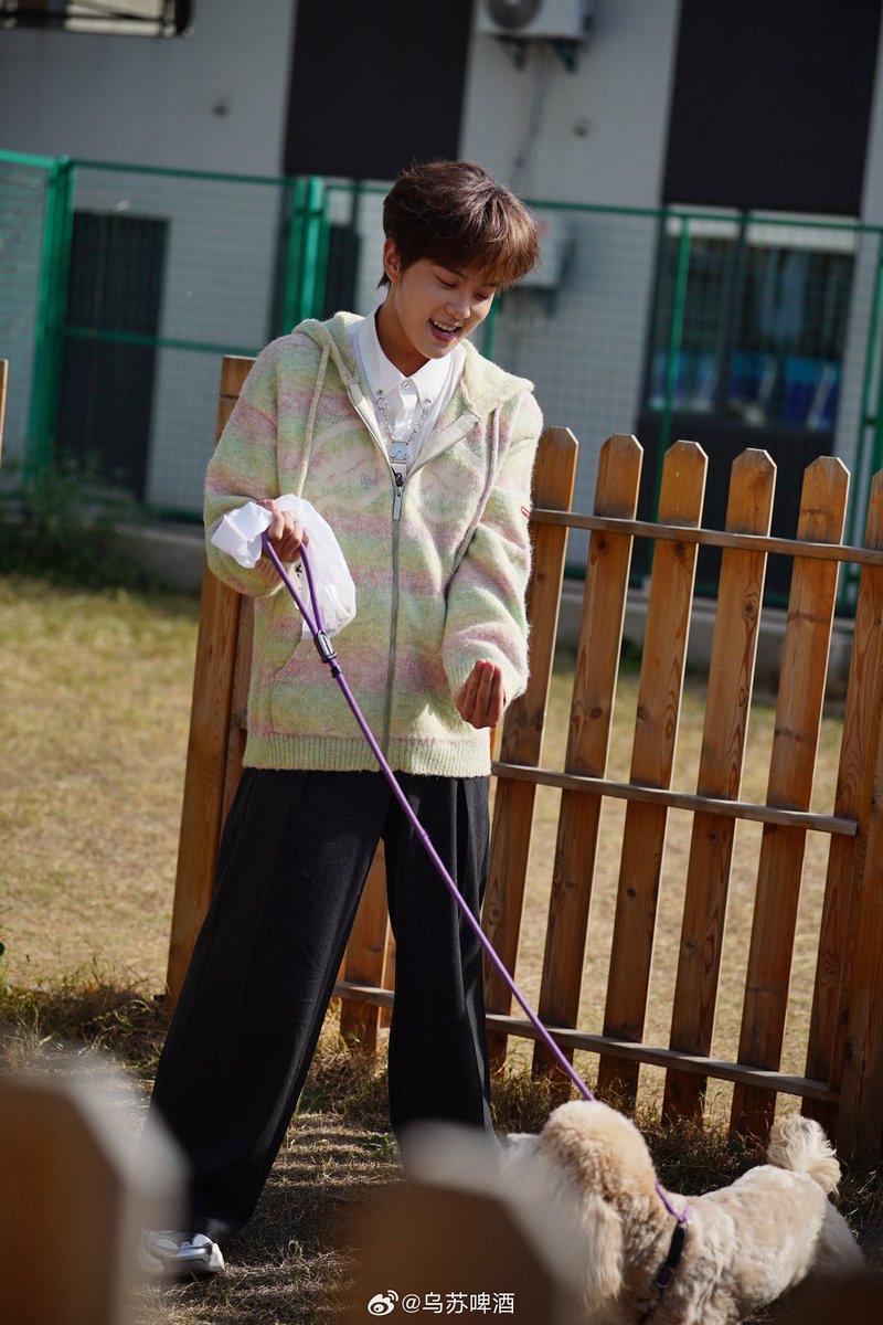 zhangxingtehyh's tweet image. ✨26.1.6 乌苏啤酒 Weibo✨

The mini-variety show 浓人走浓运 has aired! Zhang Xingte &amp;amp; his friends experienced the cutest job on the entire internet 🐶

Show youtube.com/playlist?list=…

Music youtube.com/playlist?list=…

@zhangxingte_

#张星特 #張星特 #ZhangXingte #จางซิงเท่อ
#浓人走浓运