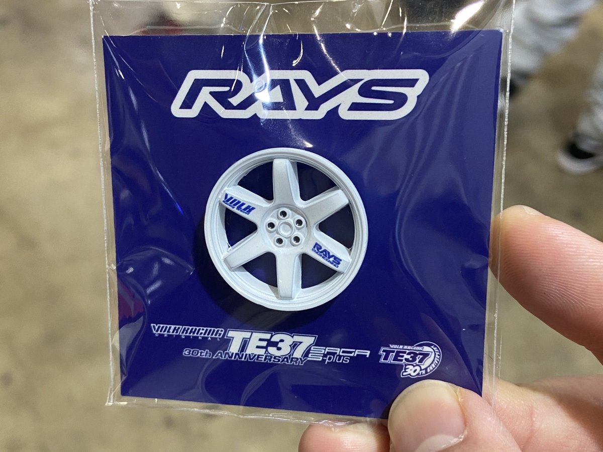 3種類 TE37 RAYS x LEEN CUSTOMSピンバッジ オートサロン LEEN CUSTOMS