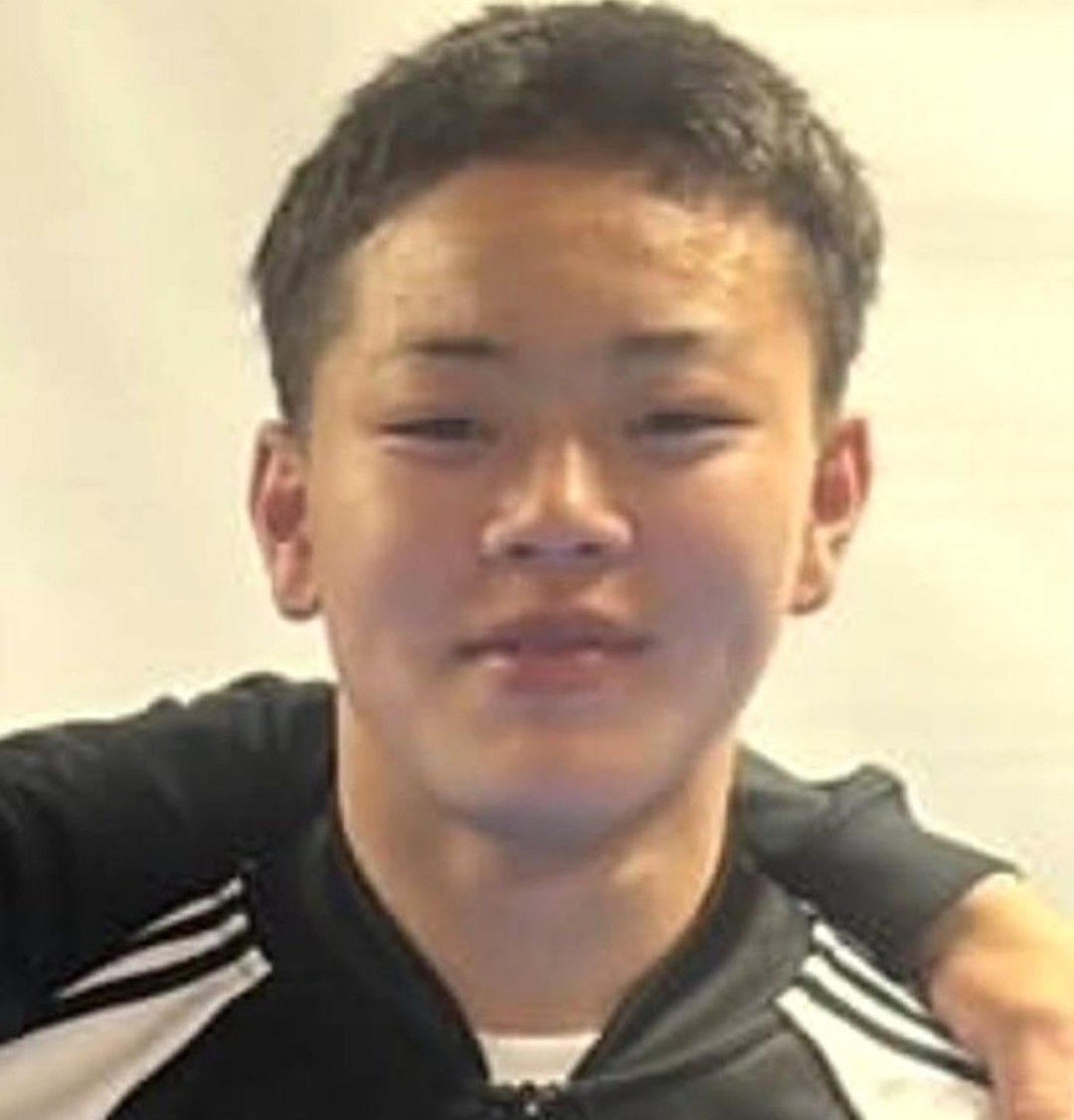 RZS_ZCSR_TEMI's tweet photo. 熊本県上益城群
矢部中学校
恐喝暴行殺人未遂容疑
名前：くりやたつき
こんなやつと同じ出身とか最悪やわ
首締めるわ頭めっちゃ殴る蹴るし相手死んでもおかしくなかったぞ
被害者は後輩を助けに行っただけやで？こういうの見ると少年法いらんくね？って思う https://t.co/bwg8yf3PcV