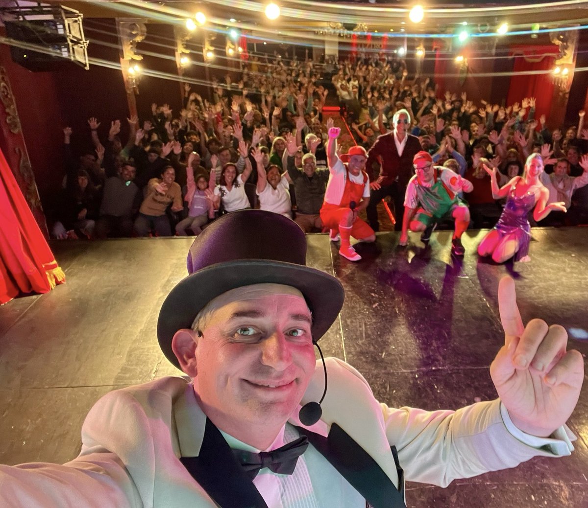 Gran Función de Viernes !!!! Una vez más LOCALIDADES AGOTADAS !!!! Gracias gracias gracias #MarDelPlata #Temporada2026 #LaMagiaDeLaRisa #PetonProducciones