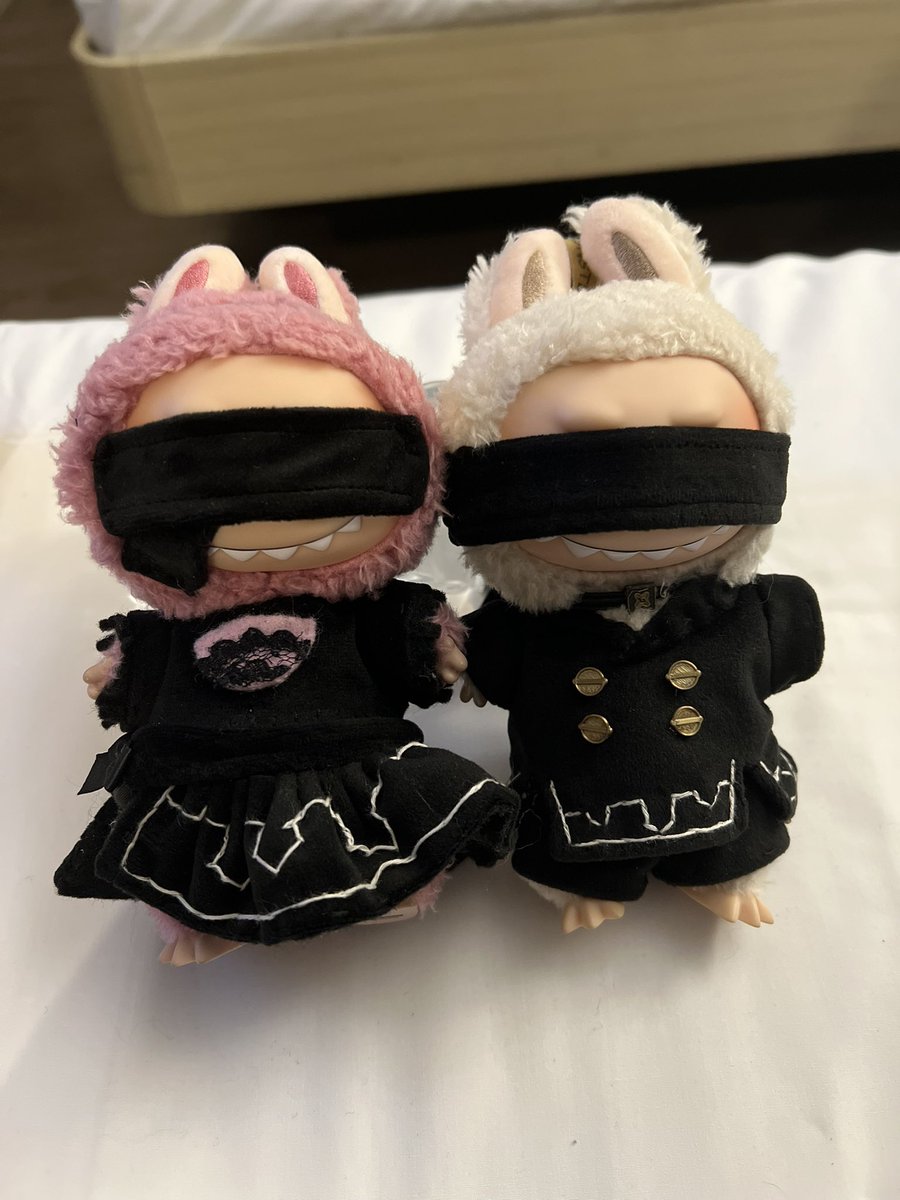 Kougayon's tweet image. Ladies and gentlemen, I’d like you to meet Number 2 Type L and Number 9 Type L

🖤2L and 9L🤍

Thank you so much @tipsy_scales for making and sewing their outfits!!!