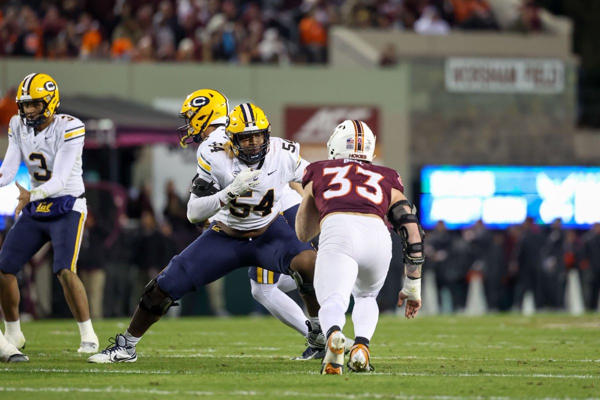 FrederickW_3's tweet photo. LET’S RUN IT BACK!!!! GO BEARS!! 🐻 https://t.co/s4aB7mKsyW