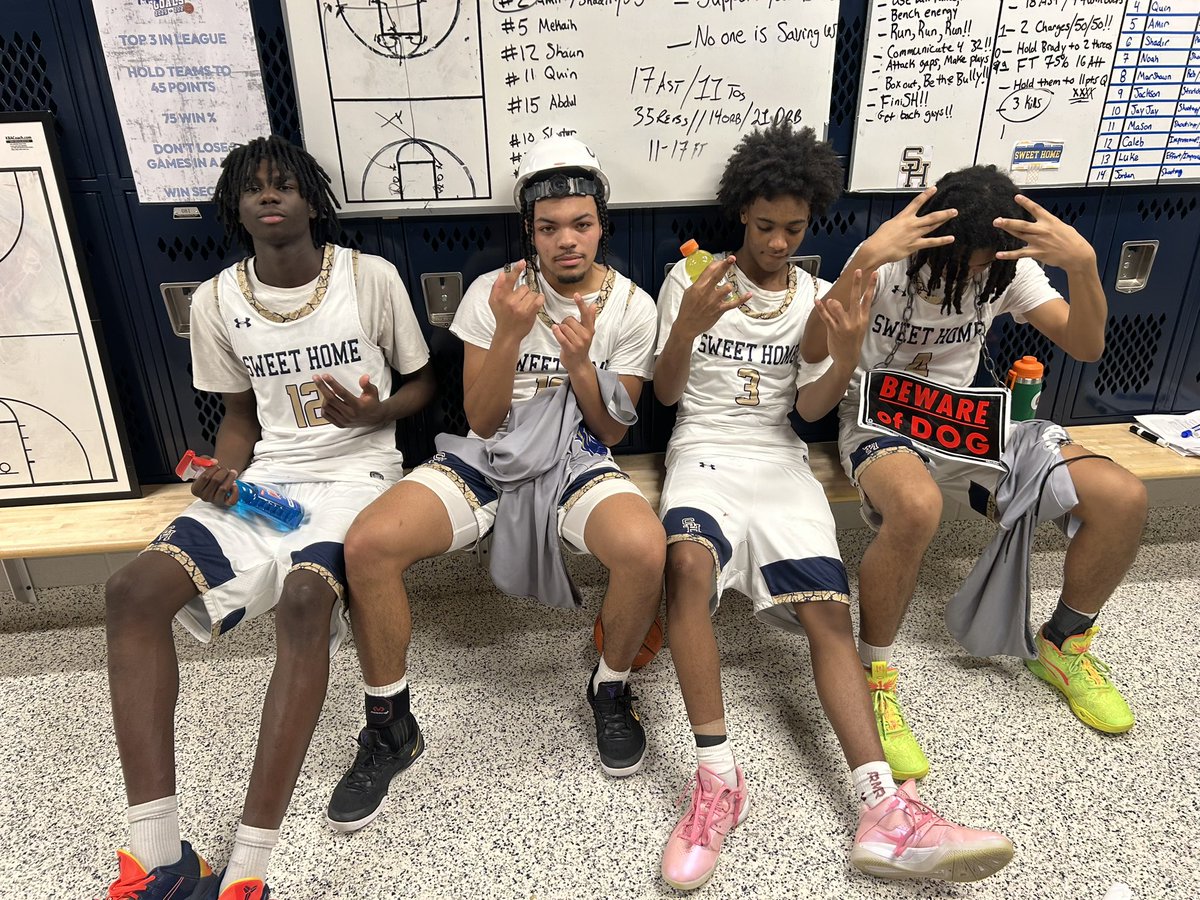 SweetHomeHoops's tweet photo. Great team win at home in front of @PitSweethome against a tough @TheFlamesHoops . 
#getbetter 
@SHCSDAthletics @SweetHomeCSD 
Beware of 🐕 : Shaun McGrath 
🧃:Shadir Rainey 
👷🏾‍♂️:  Mekaih Patterson 
🧽: Abdul Keshinro https://t.co/AuOuOmGPAc