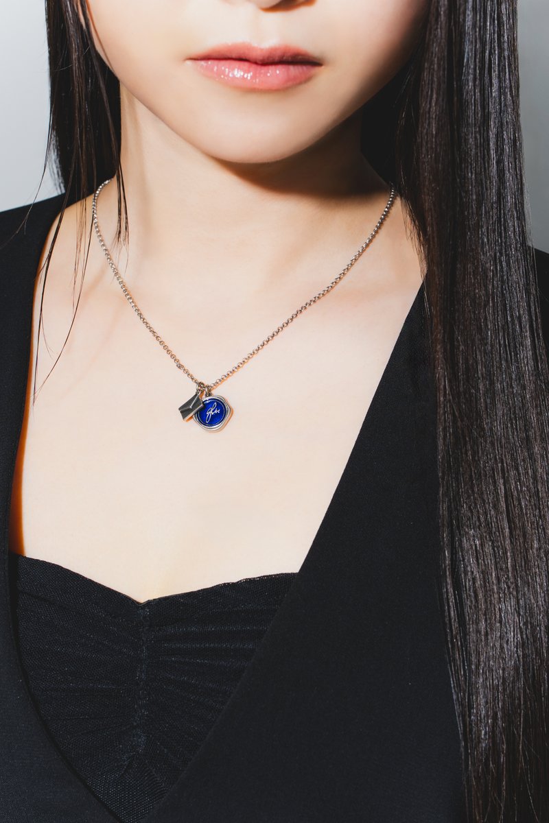 Amamiyastaff's tweet image. ／
#雨宮天「genuine blue」
第一弾アイテムの受注販売は本日23:59まで！
＼

雨宮天がデザイン、監修し、こだわりが詰め込まれたアクセサリーブランド「genuine blue」の第一弾アイテムの受注販売は本日23:59までとなります。
この機会にぜひご利用ください✨

▼ご購入はこちら…