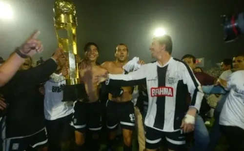 GronEdson2's tweet image. Tu ídolo al q formaste siempre quiso ponerse  la blanquiazul, el día q se la puso multiplico x 0 su pasado, el día que salió campeón fue tanta la emoción q lloro de felicidad.
Ese ídolo q lo bajaste para siempre del mural, cada año los dentista hacen junta a ver como te la sacan.