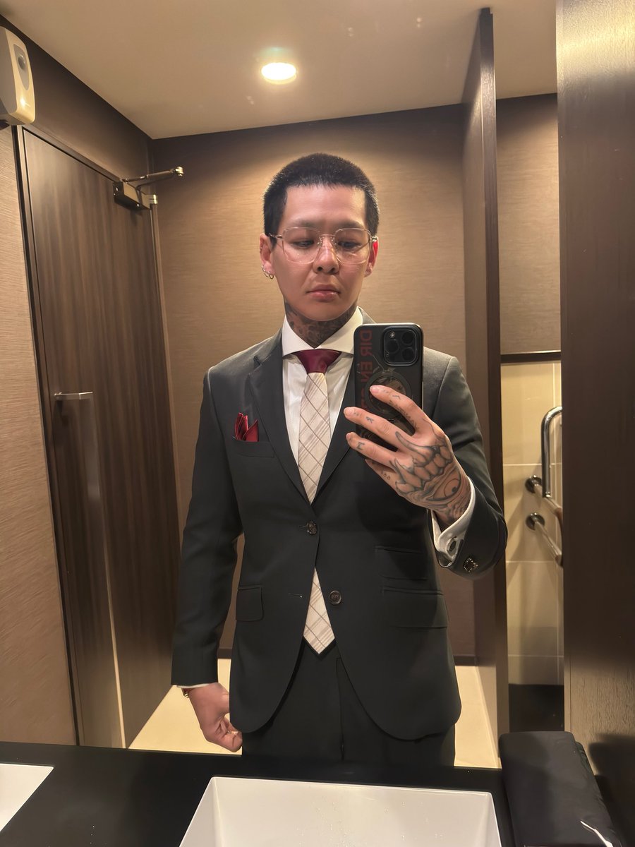 結婚式です。名古屋です。
今日の為に頑張って髪伸ばしたんで、終わったら即狩ります。