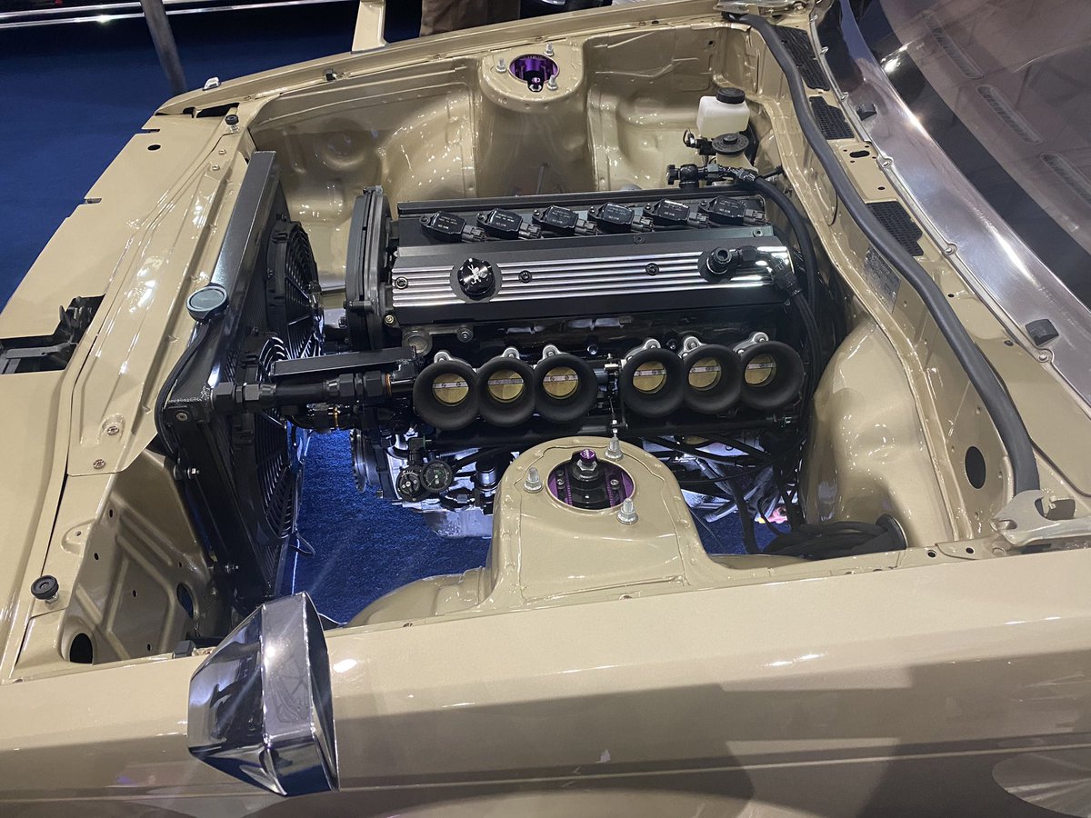 このソアラエグいエンジン積んでる...w
＃東京オートサロン