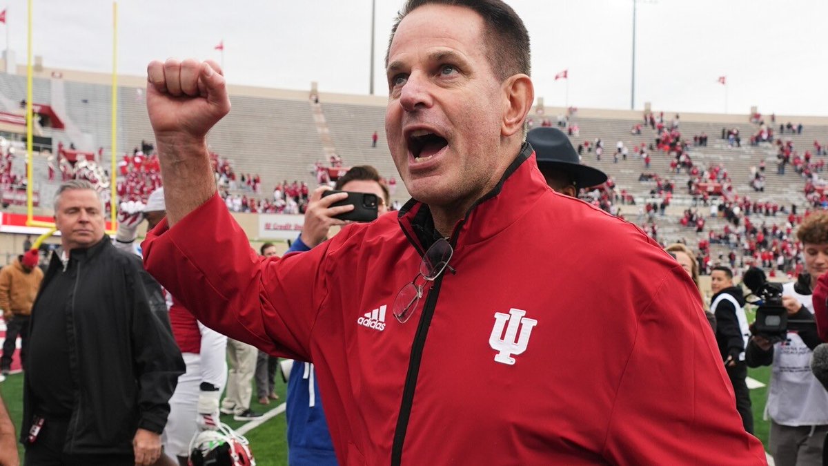 BenScottStevens's tweet photo. Before Curt Cignetti, Indiana never won 10+ games in a season.

IU has now won 15 this year.

Before Cignetti, 16 wins was the most for Indiana in a 2-yr span.

IU has now won 26 the last 2 yrs.

Before Cig, Indiana’s last bowl win was 1991.

IU will now play for national title. https://t.co/2iBGlnCfGM