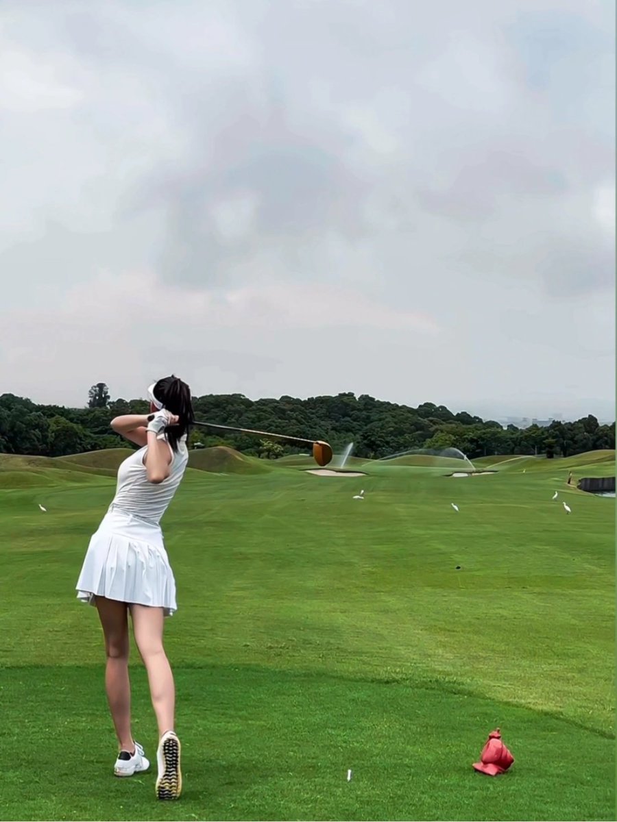 sdaeec's tweet image. 毎回のショットは、自分への挑戦の勇気。ゴルフ場で、全てが私のリズムです