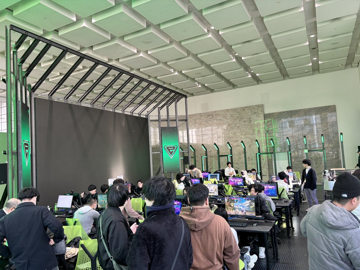 Library2045's tweet image. 会場オサレやん！
まずは0回戦突破や