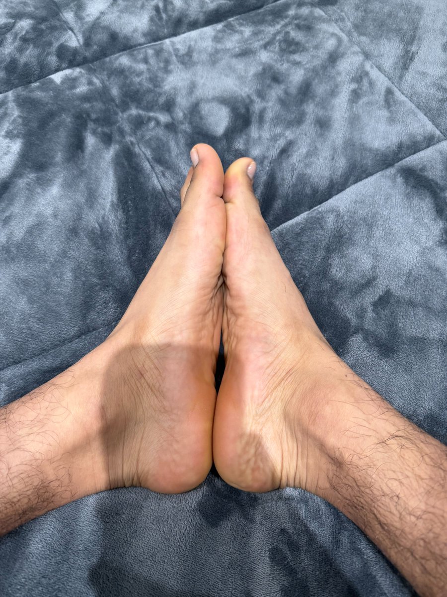 Danielitorikooo's tweet photo. Hey everyone im new here, I hope I met new people and make new friends let me know what you think about this pics!!!! #feetfetısh https://t.co/eZp212spny