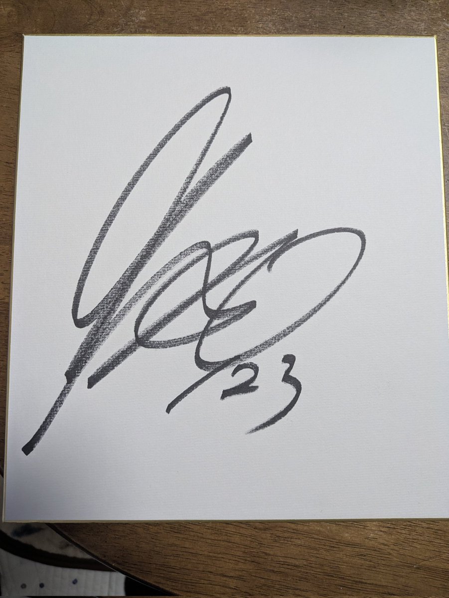 ishida_alphic's tweet photo. 息子がSGLでサインをも貰ってきたんですが、誰のサインですか？

23番やから吉田義男？
Googleは大谷やと言ってます。

#阪神タイガース
#SGLスタジアム
#吉田義男 
#大谷翔平 https://t.co/xCZYvVAUix
