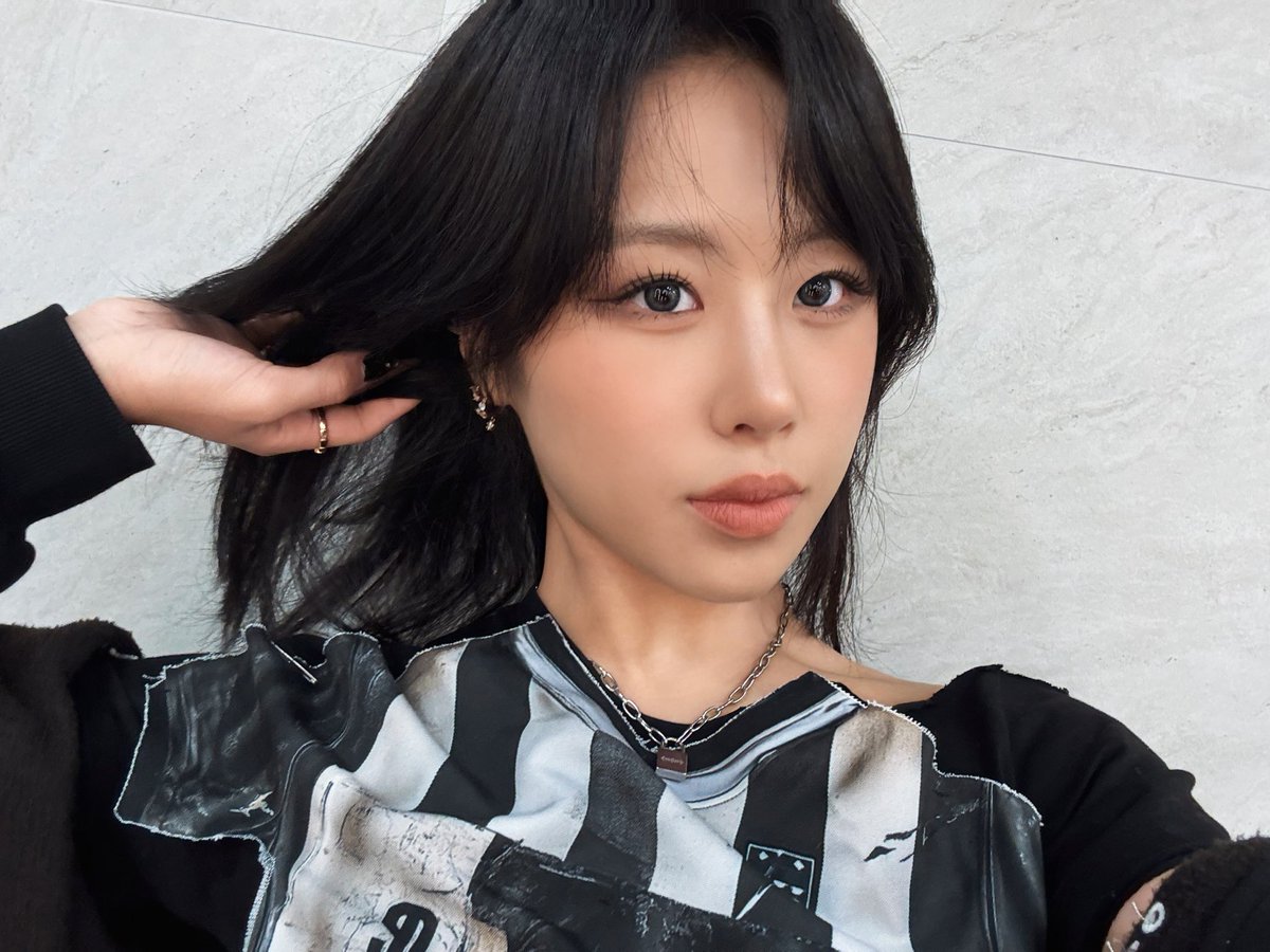 BADVILLAIN_twt's tweet image. 10th Jan already!?😦

#이나 #INA
#배드빌런 #BADVILLAIN