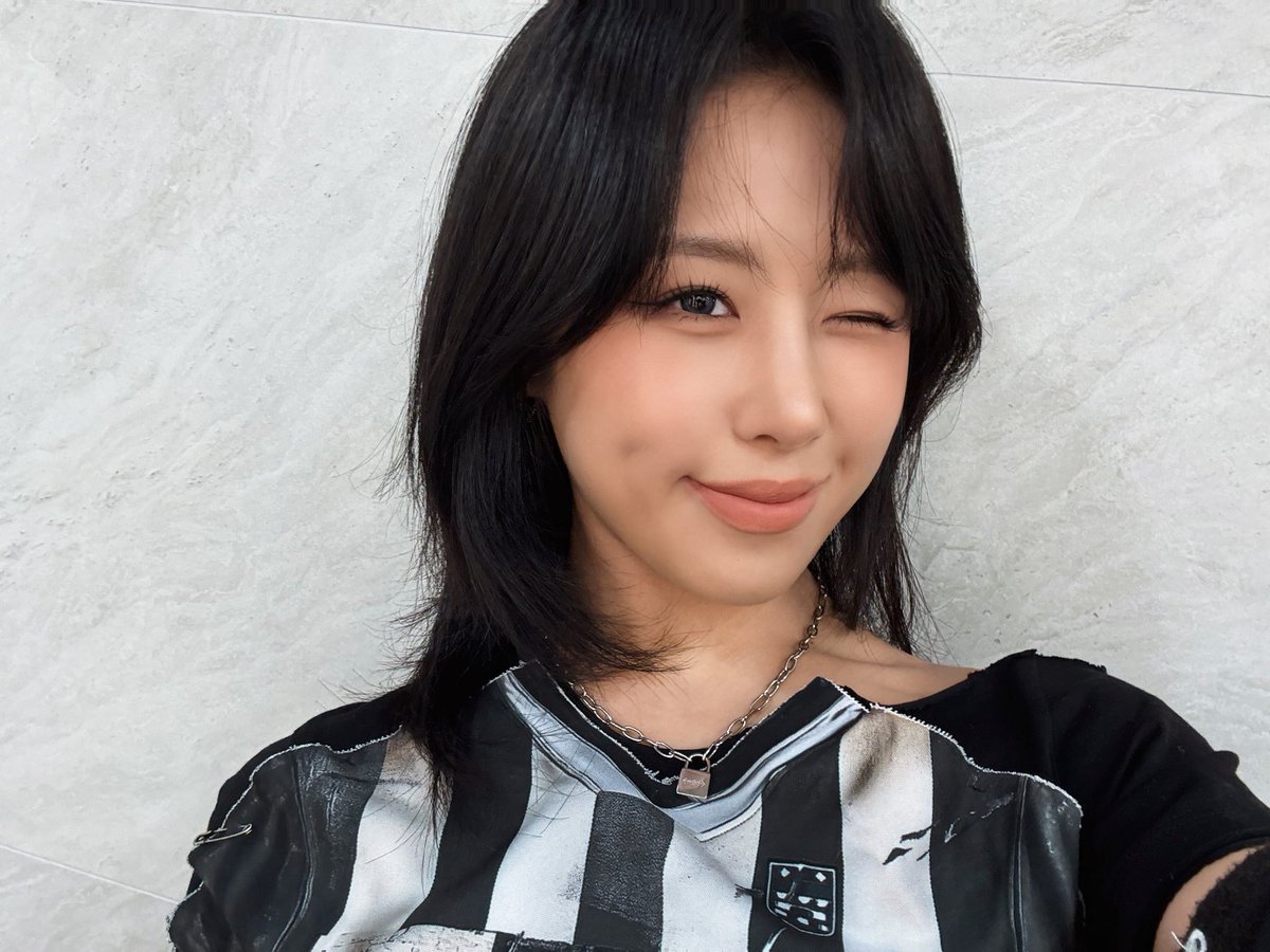 BADVILLAIN_twt's tweet image. 10th Jan already!?😦

#이나 #INA
#배드빌런 #BADVILLAIN