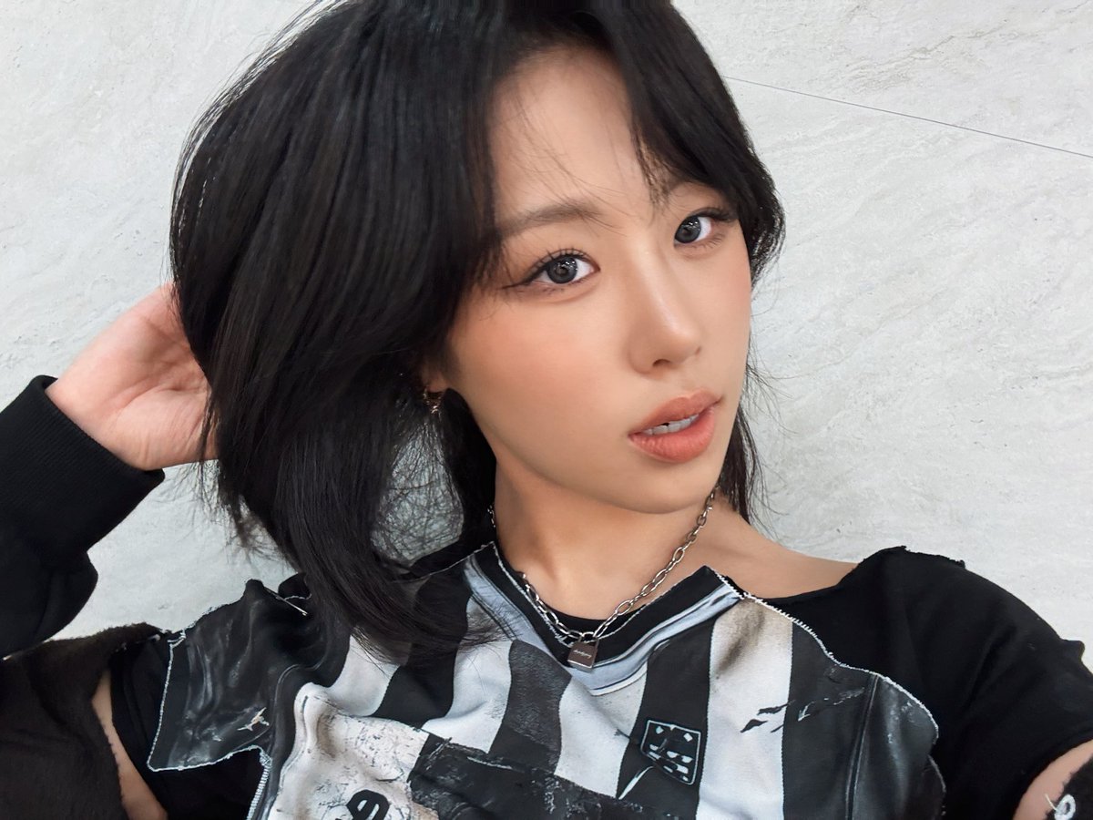 BADVILLAIN_twt's tweet image. 10th Jan already!?😦

#이나 #INA
#배드빌런 #BADVILLAIN